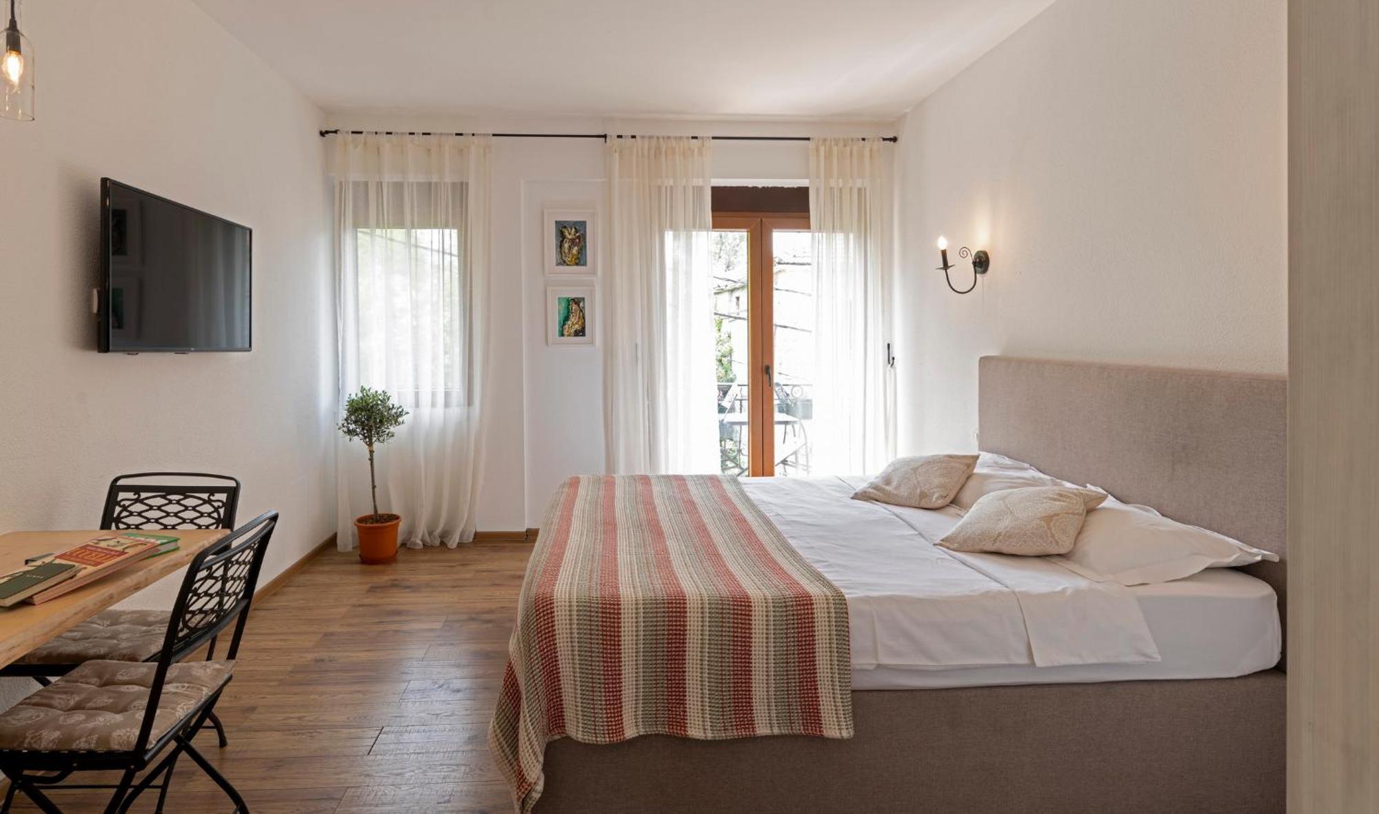 Delightful Studio Sara Virpazar Luaran gambar